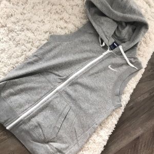 Sleeveless sweatshirt